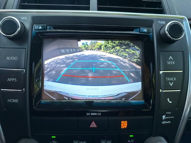 Used 2016 Toyota Camry SE w/ Moonroof Package FWD image 20