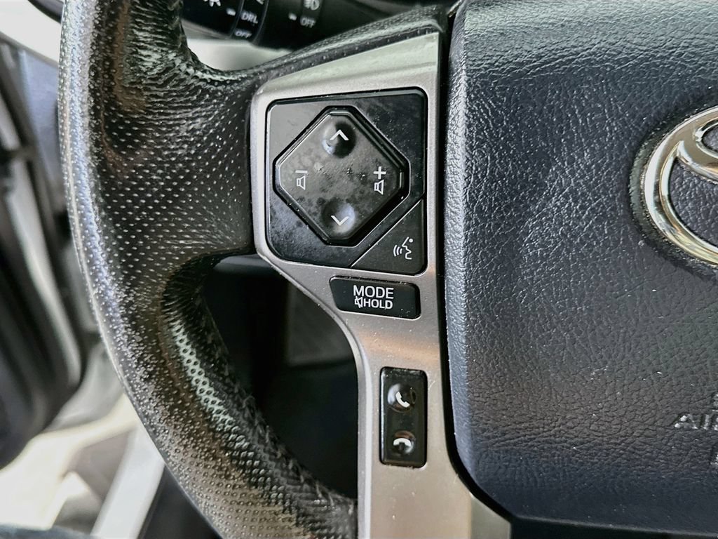 Used 2020 Toyota Tacoma SR5 RWD image 22