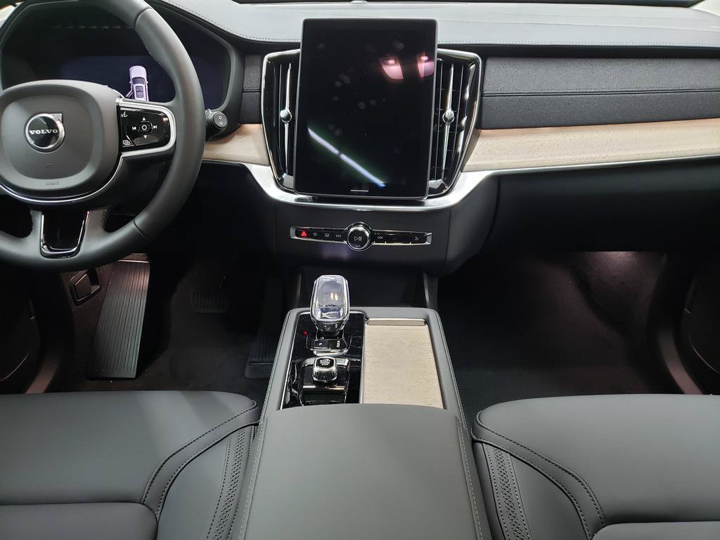 New 2026 Volvo XC90 B5 Core AWD/4WD image 9