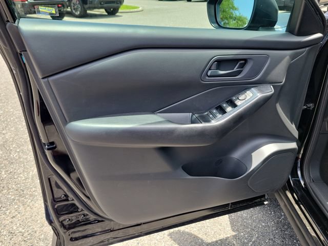 Used 2024 Nissan Rogue S FWD image 18