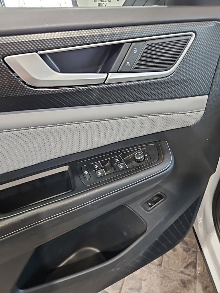 Used 2024 Volkswagen Atlas Cross Sport SEL R-Line image 27