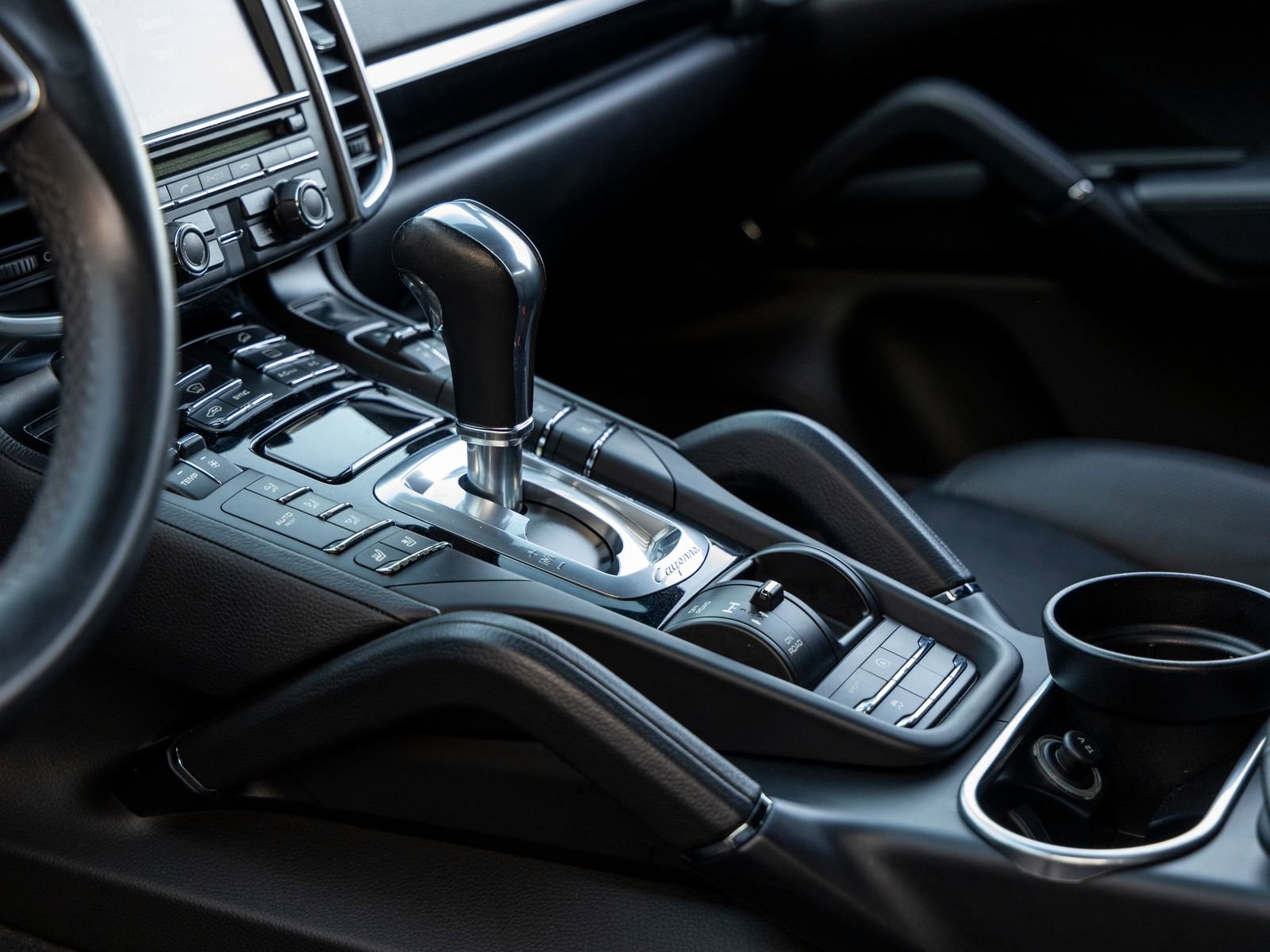 Used 2016 Porsche Cayenne image 40