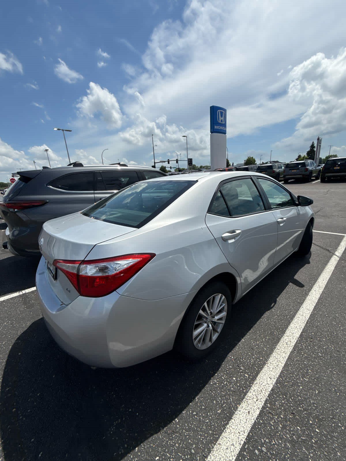 Used 2015 Toyota Corolla LE FWD image 2