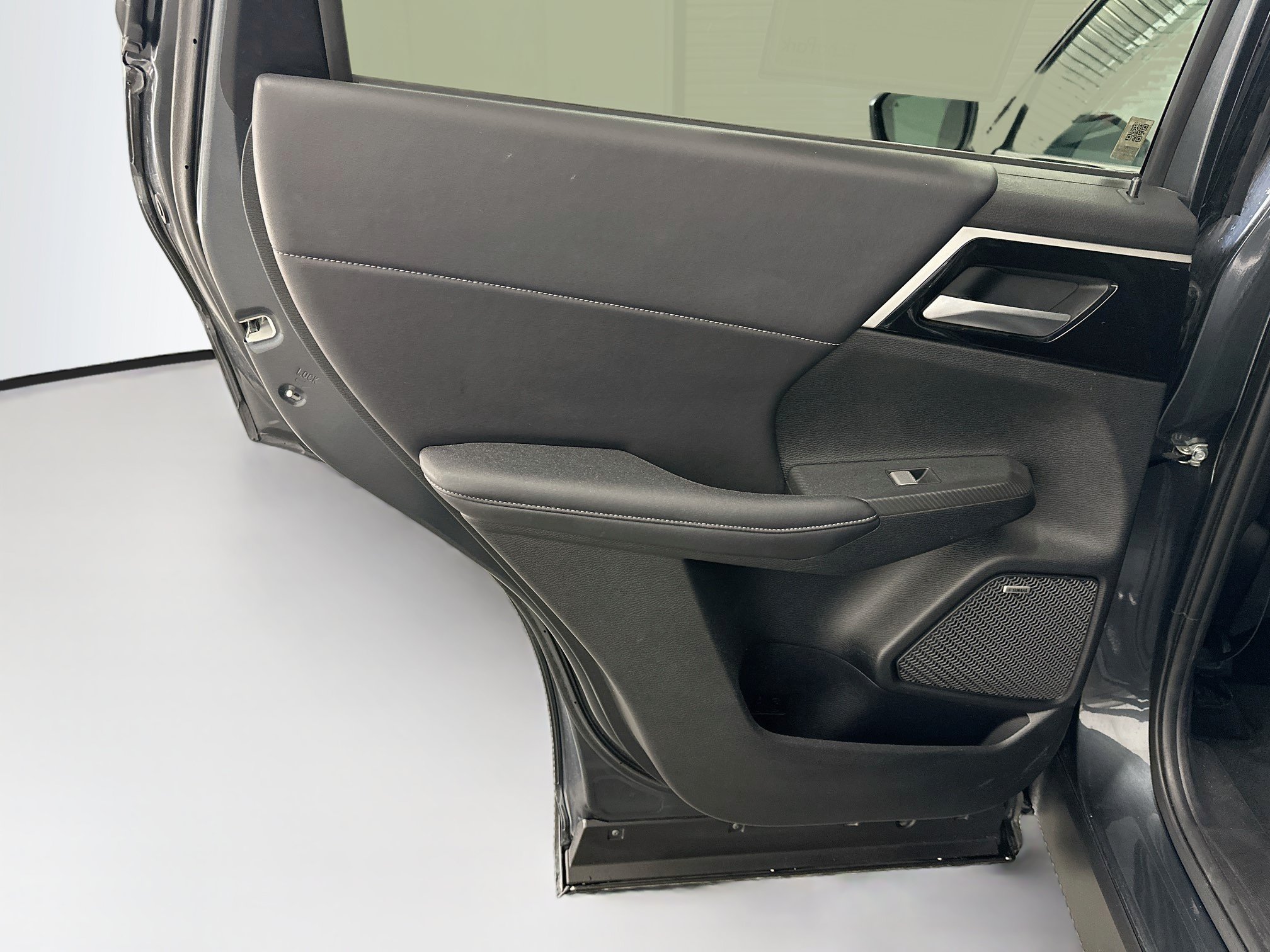 Used 2025 Mitsubishi Outlander AWD image 27