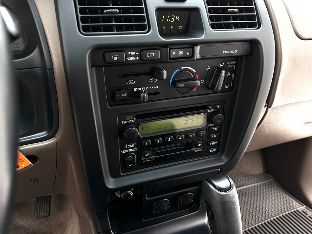 Used 2000 Toyota 4Runner SR5 image 18