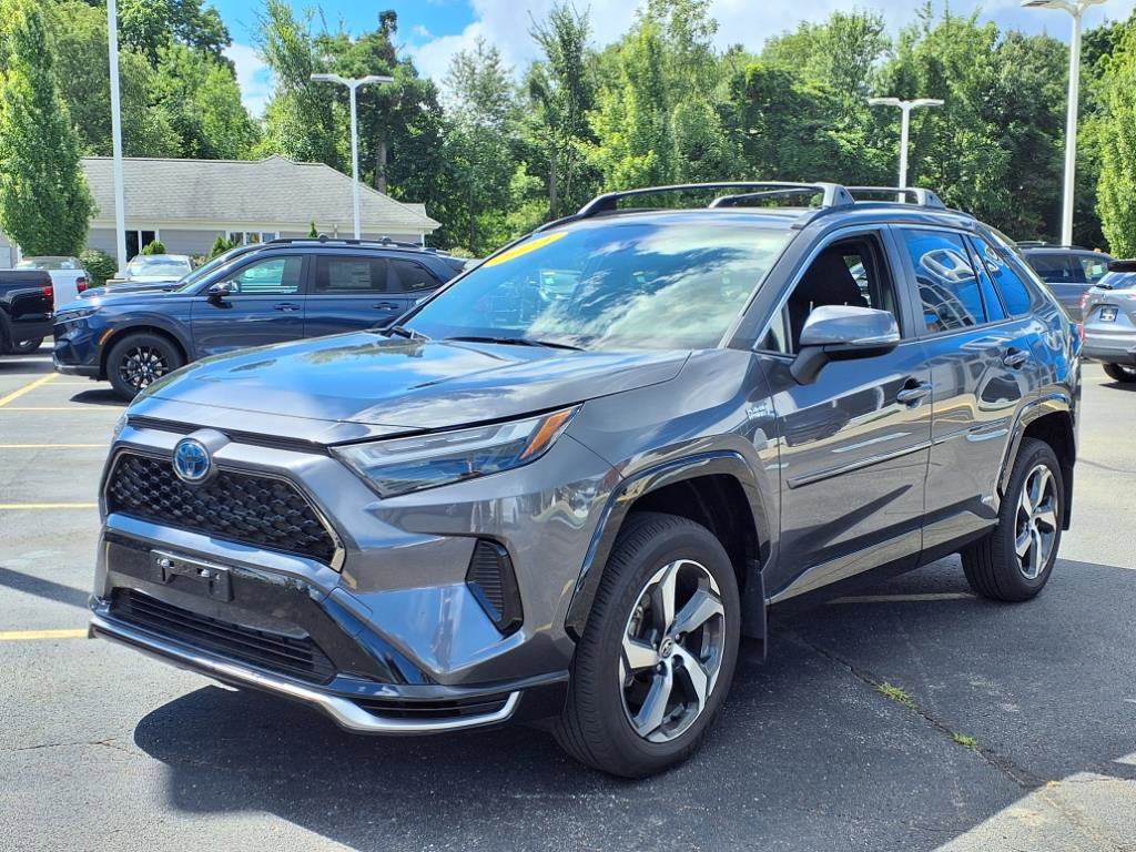 Used 2024 Toyota RAV4 SE image 3