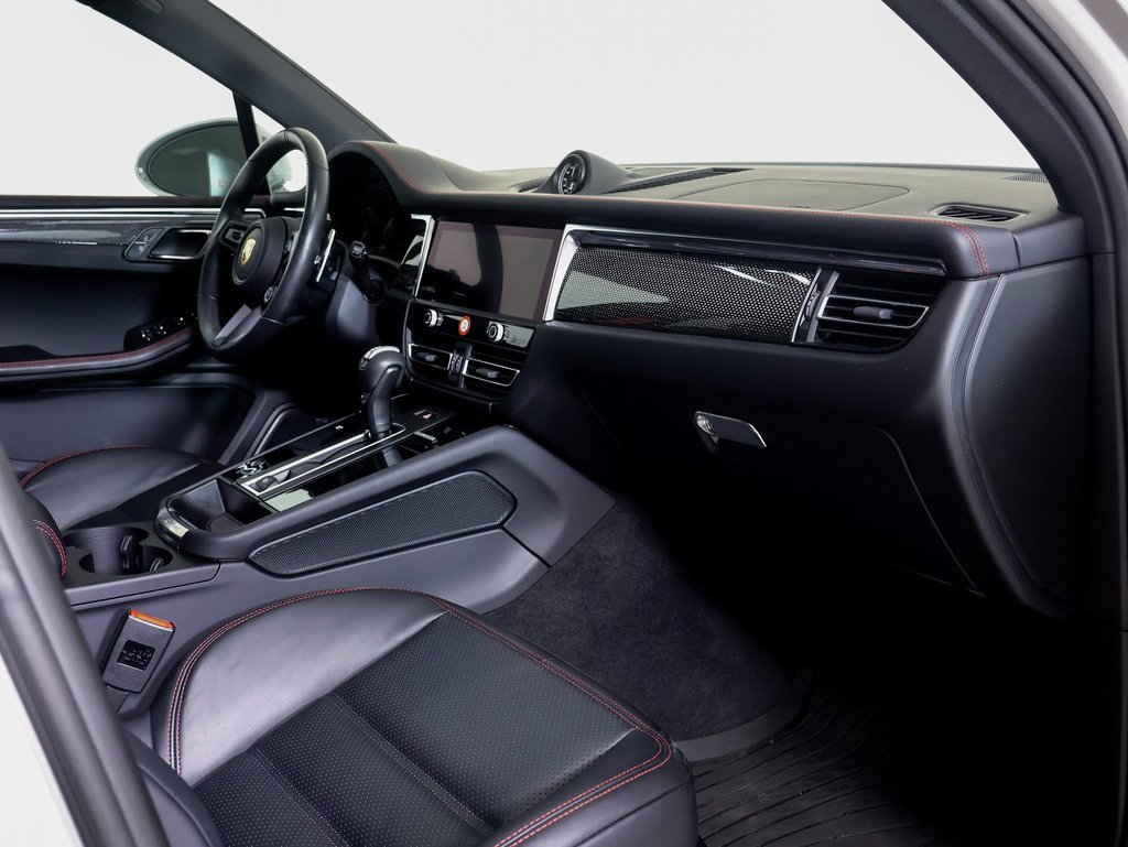 Certified 2025 Porsche Macan GTS image 7