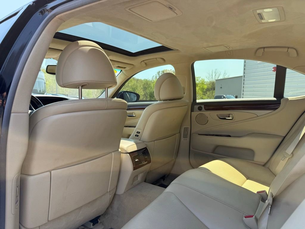 Used 2016 Lexus LS 460 w/ Comfort Package image 17