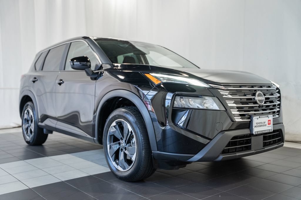 Used 2025 Nissan Rogue SV AWD/4WD image 1
