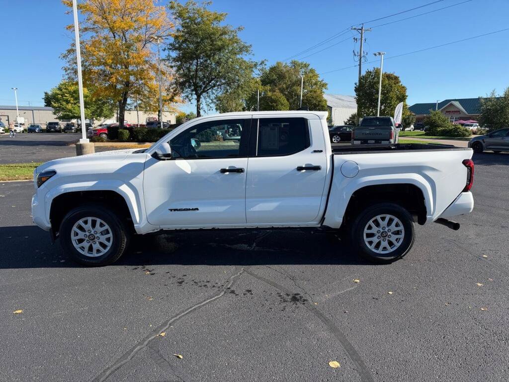 Certified 2024 Toyota Tacoma SR5 AWD/4WD image 2