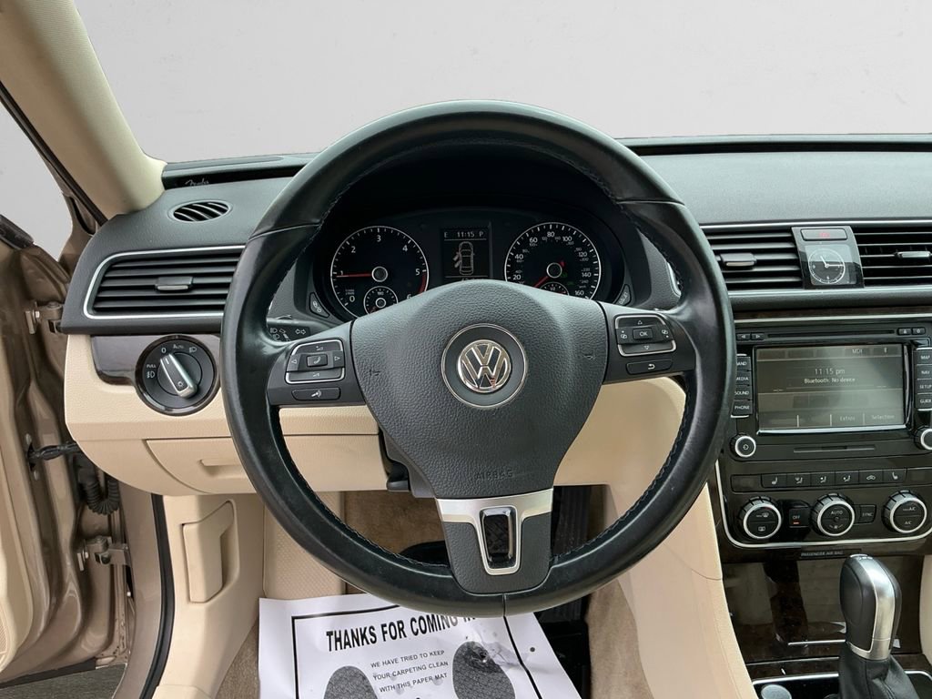 Used 2015 Volkswagen Passat TDI SEL Premium FWD image 12