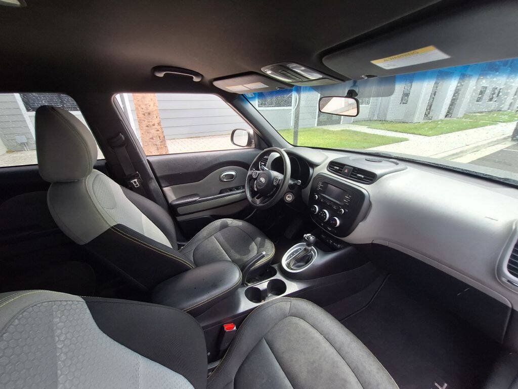 Used 2016 Kia Soul + FWD image 21