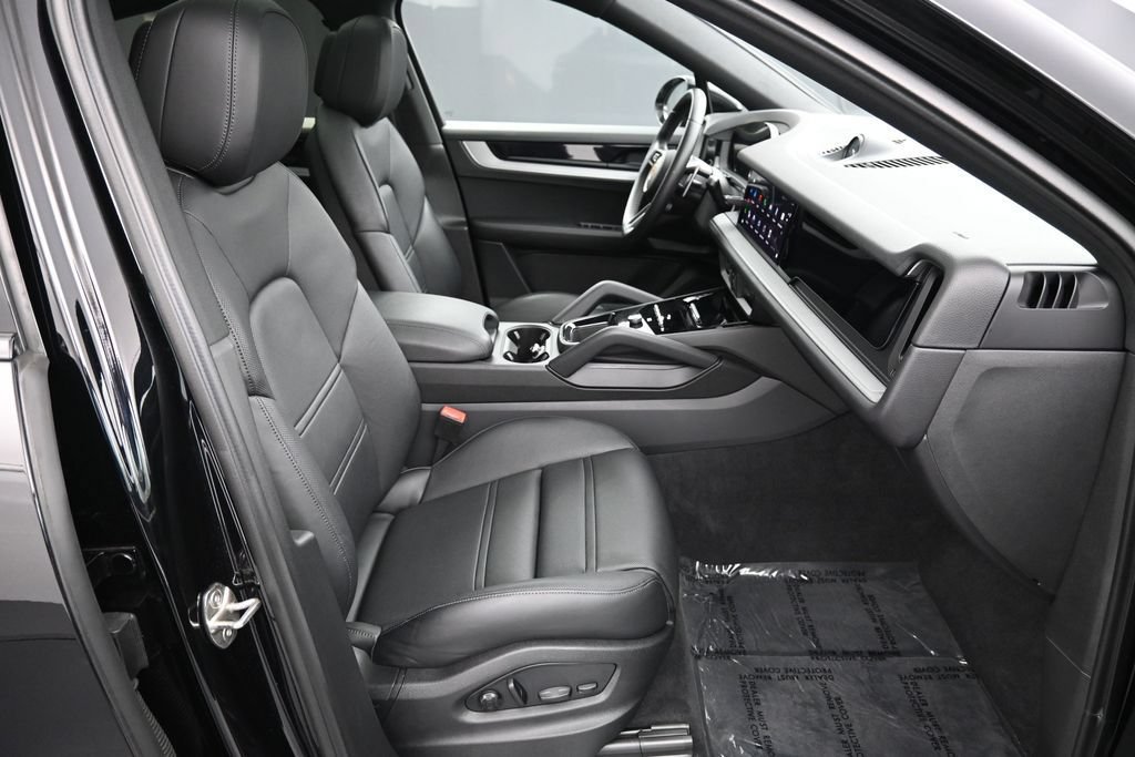 Certified 2024 Porsche Cayenne Coupe AWD/4WD image 28