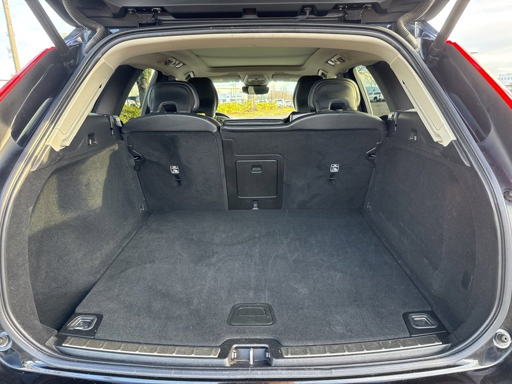 Used 2023 Volvo XC60 B5 Plus image 19