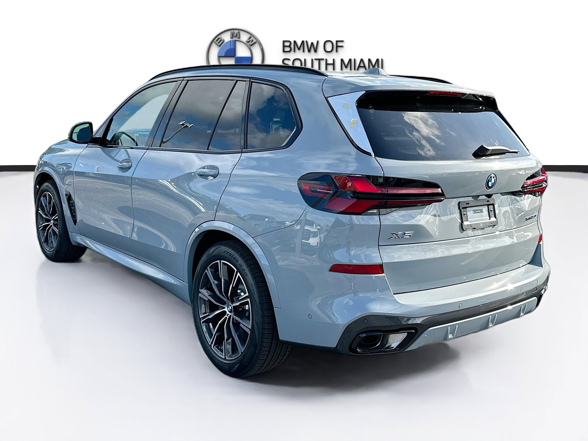 New 2026 BMW X5 xDrive50e w/ M Sport Package AWD/4WD image 4