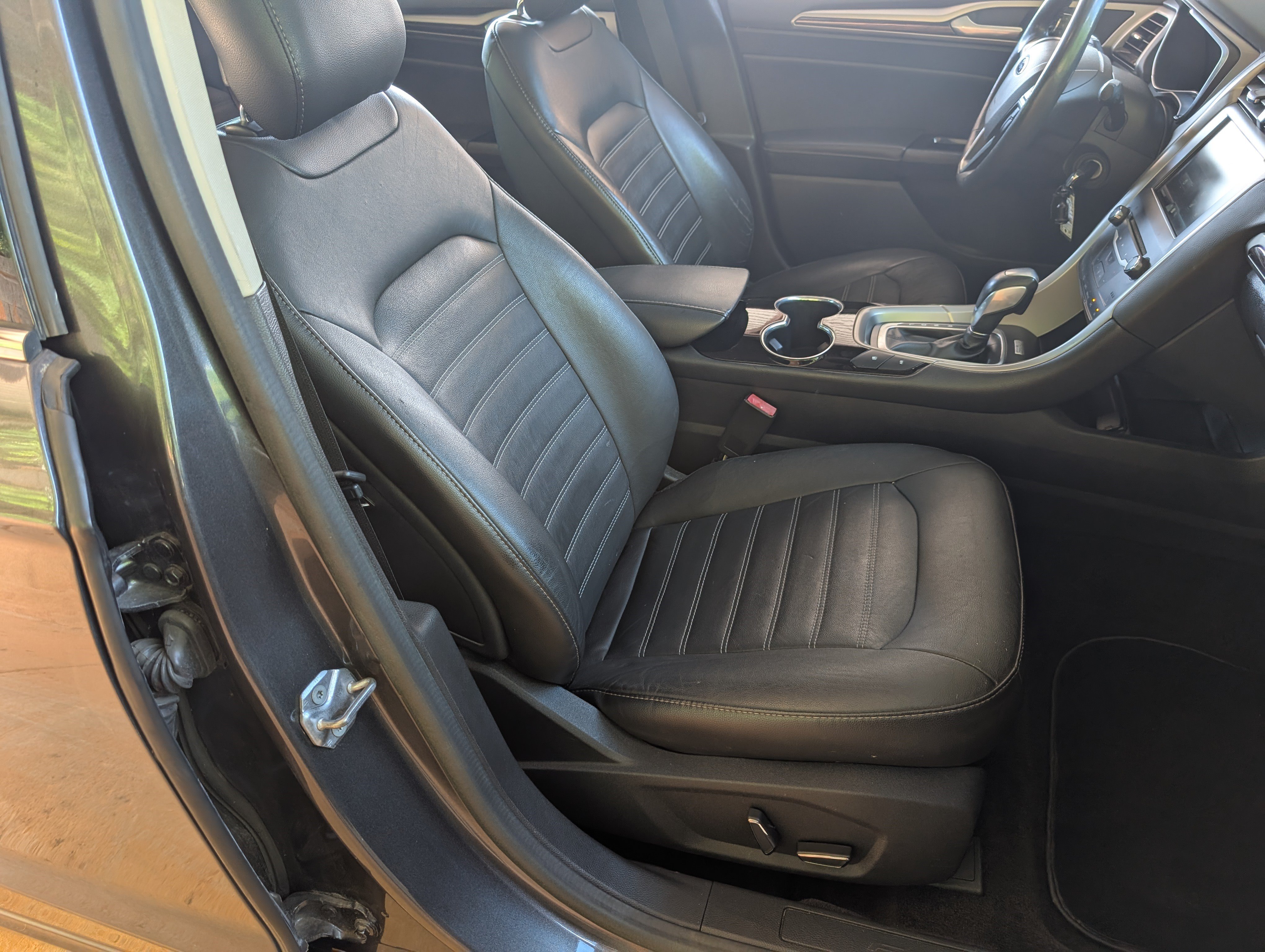 Used 2015 Ford Fusion Energi SE FWD image 17