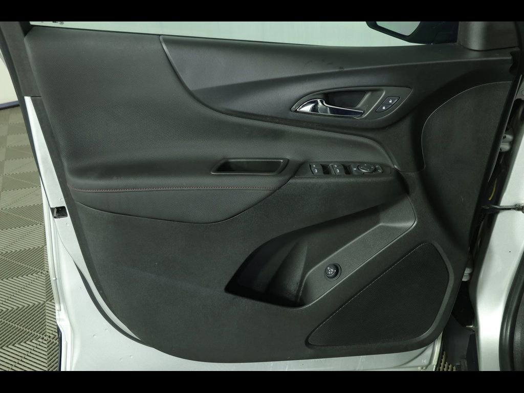 Used 2022 Chevrolet Equinox RS w/ Infotainment Package image 23