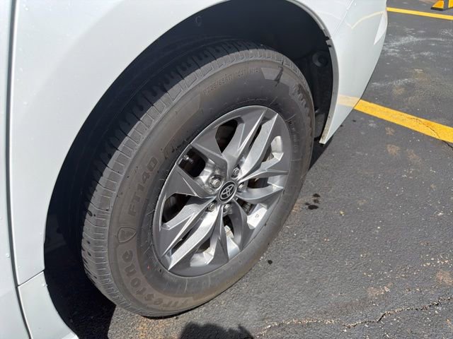 Used 2025 Toyota Sienna XLE AWD/4WD image 16