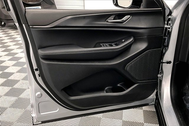 Used 2024 Jeep Grand Cherokee L Laredo image 17