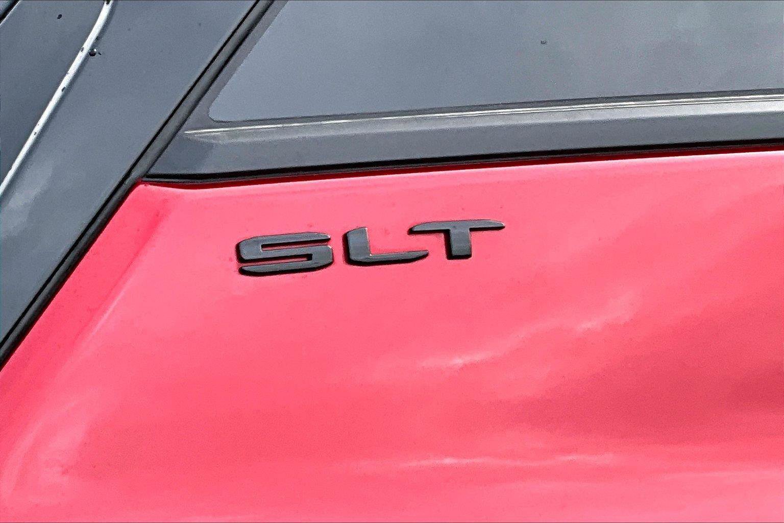 Used 2023 GMC Terrain SLT w/ Elevation Edition AWD/4WD image 9
