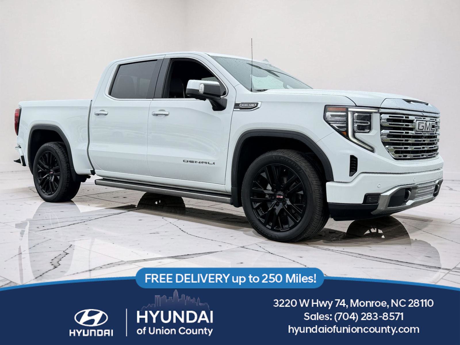 Used 2023 GMC Sierra 1500 Denali w/ Technology Package AWD/4WD image 1