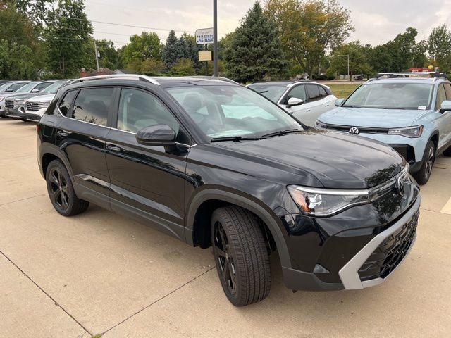 New 2025 Volkswagen Taos SEL image 1