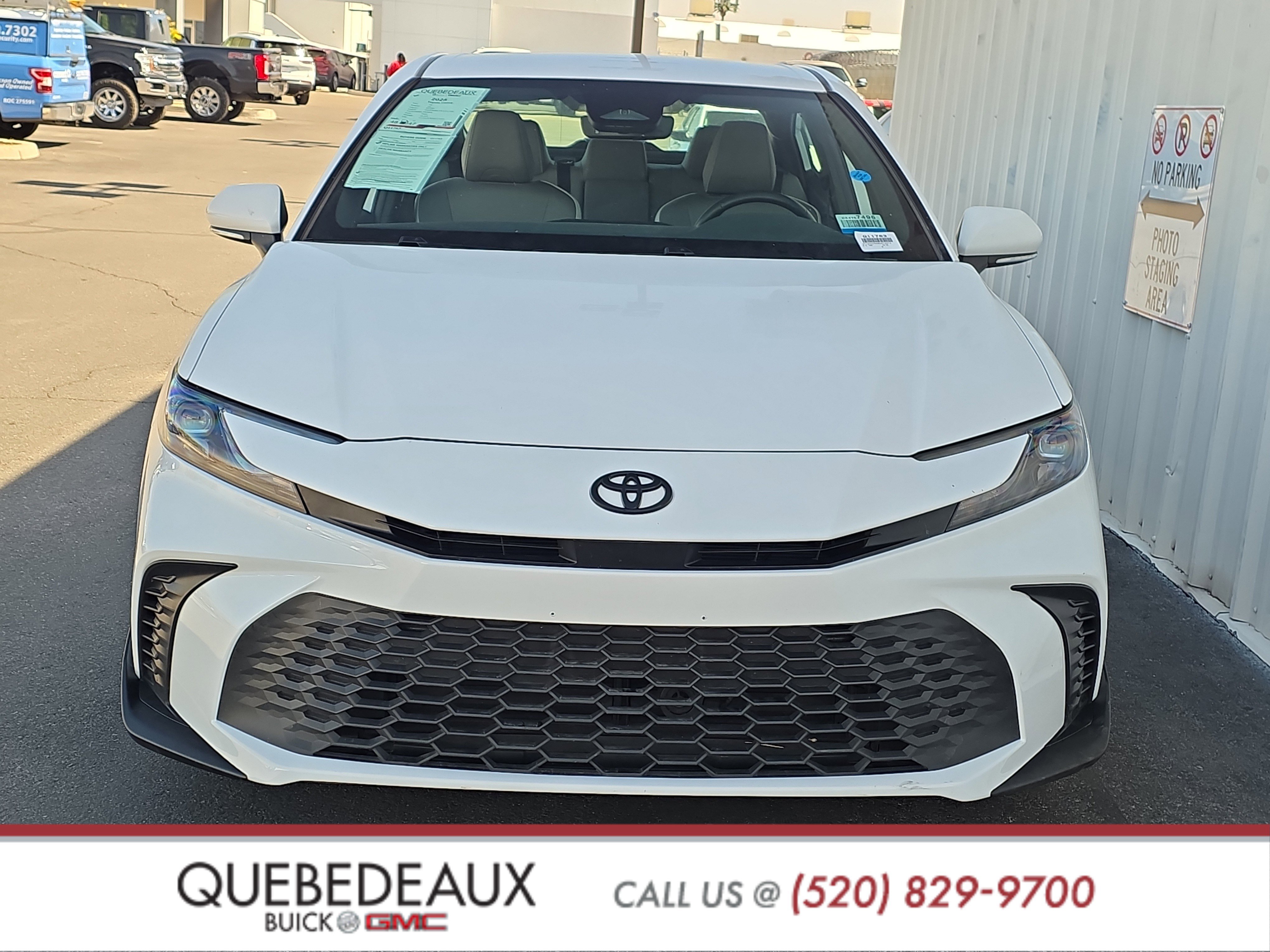 Used 2025 Toyota Camry SE w/ Convenience Package FWD image 2