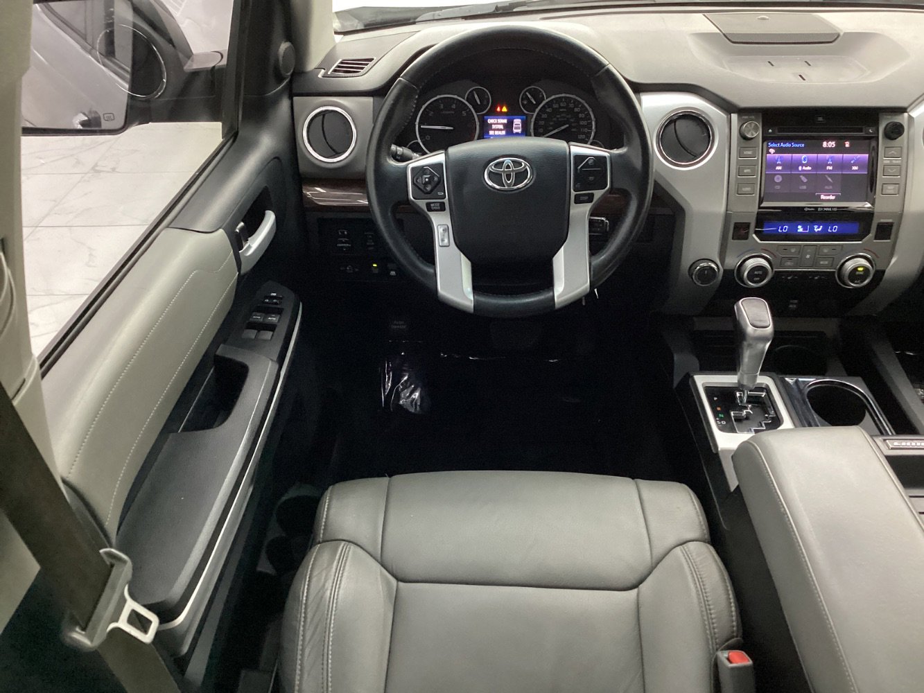 Used 2015 Toyota Tundra Limited w/ Limited Premium Package image 30