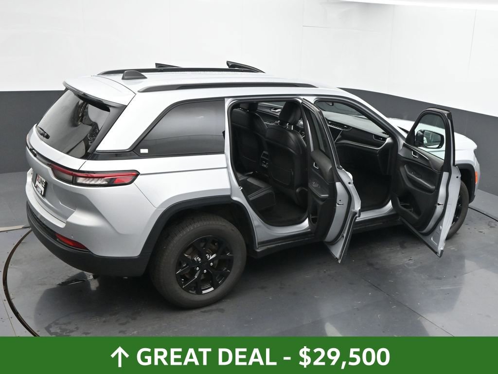 Used 2024 Jeep Grand Cherokee Altitude image 69