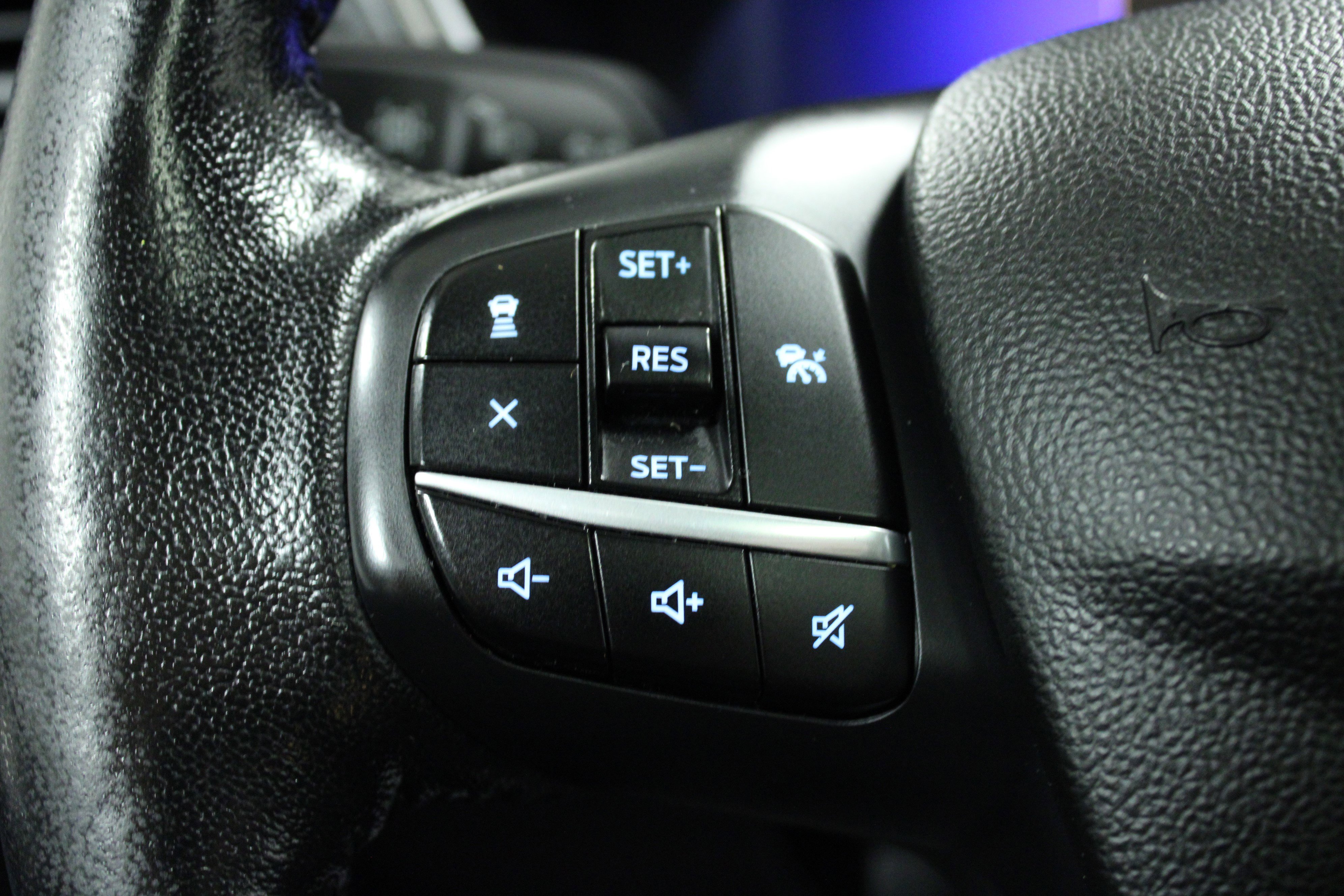 Used 2020 Ford Escape SE Sport image 19