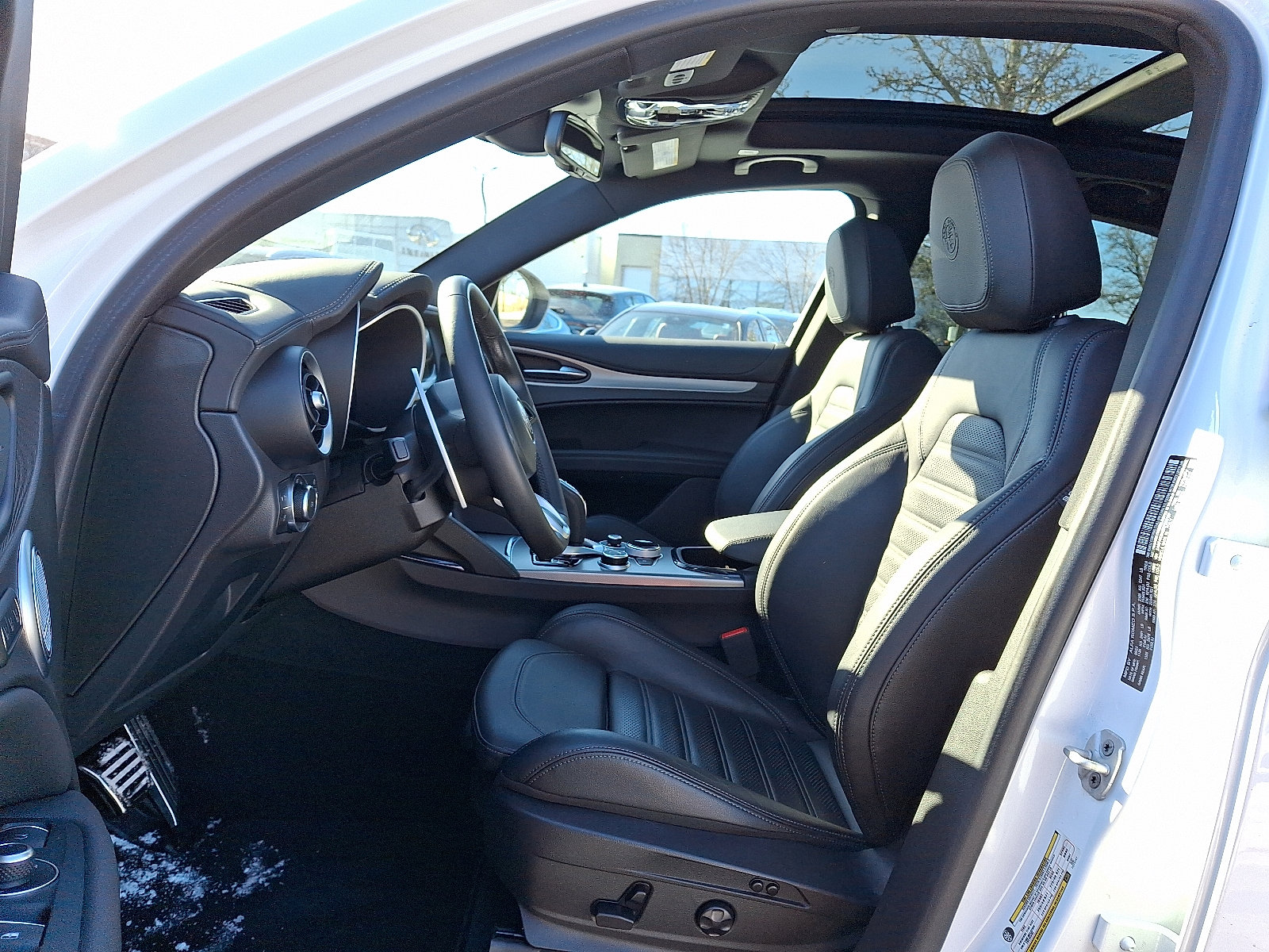 Used 2024 Alfa Romeo Stelvio Veloce image 13