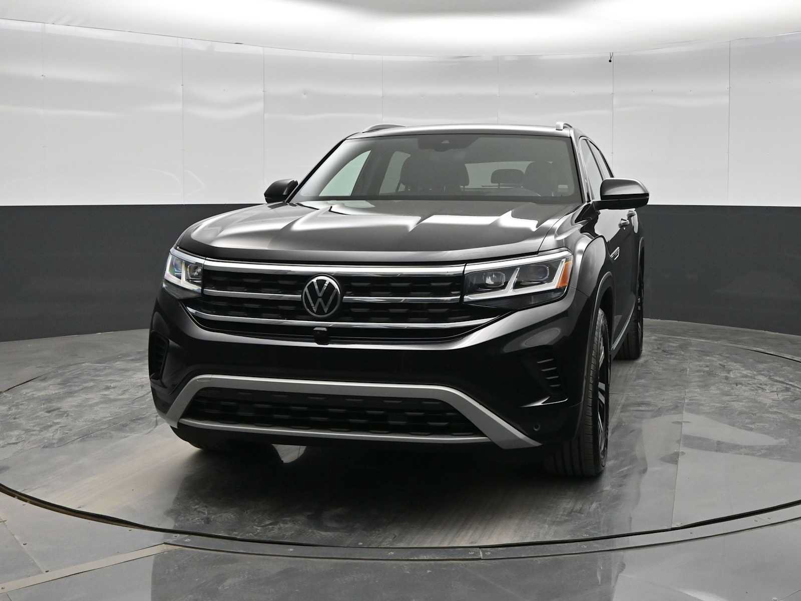 Used 2021 Volkswagen Atlas Cross Sport SEL Premium AWD/4WD image 3