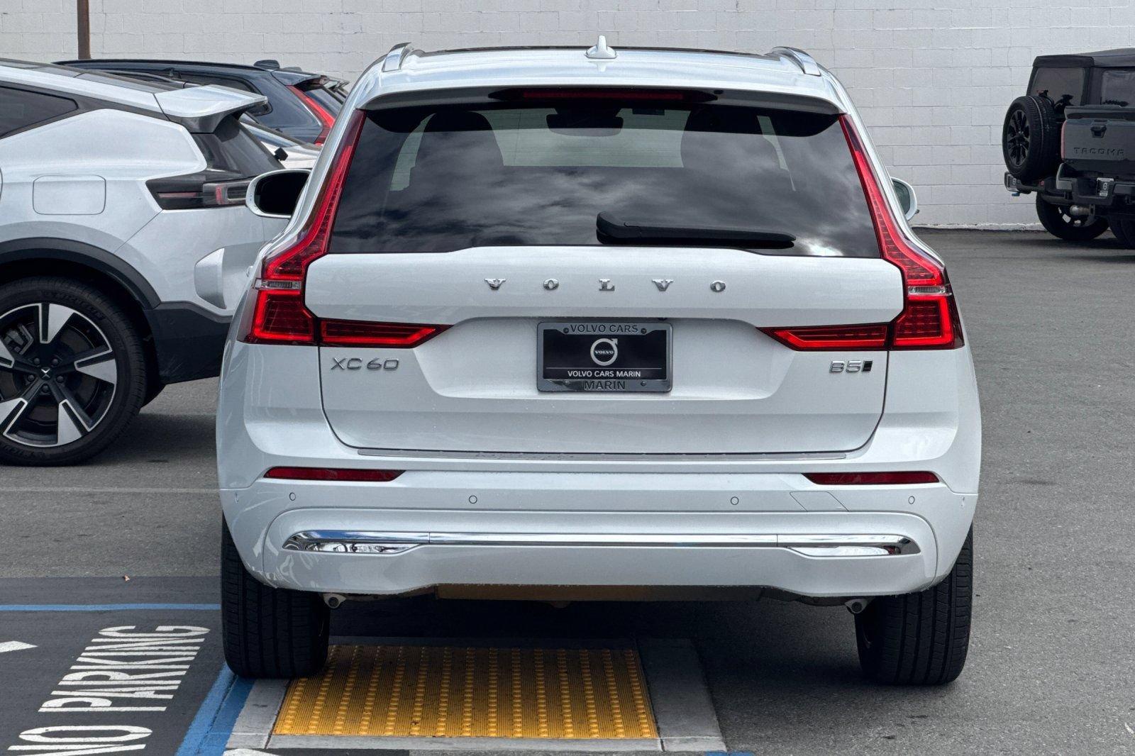 Used 2023 Volvo XC60 B5 Plus w/ Protection Package Premier AWD/4WD image 8