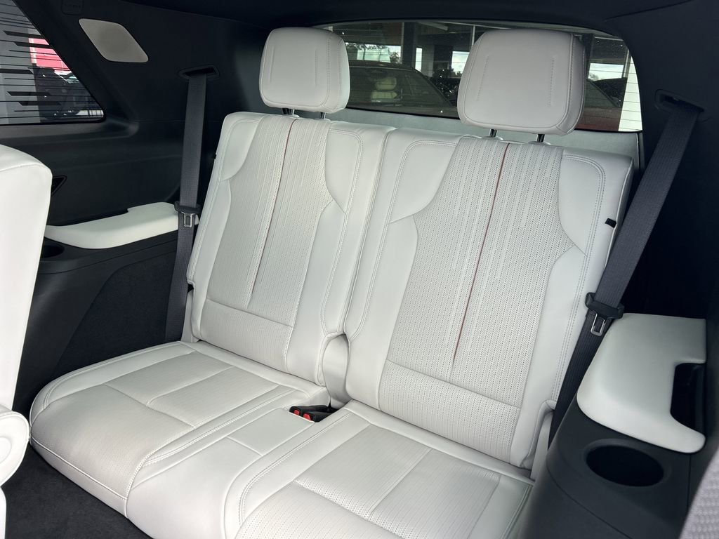 New 2026 Cadillac Vistiq Luxury image 18