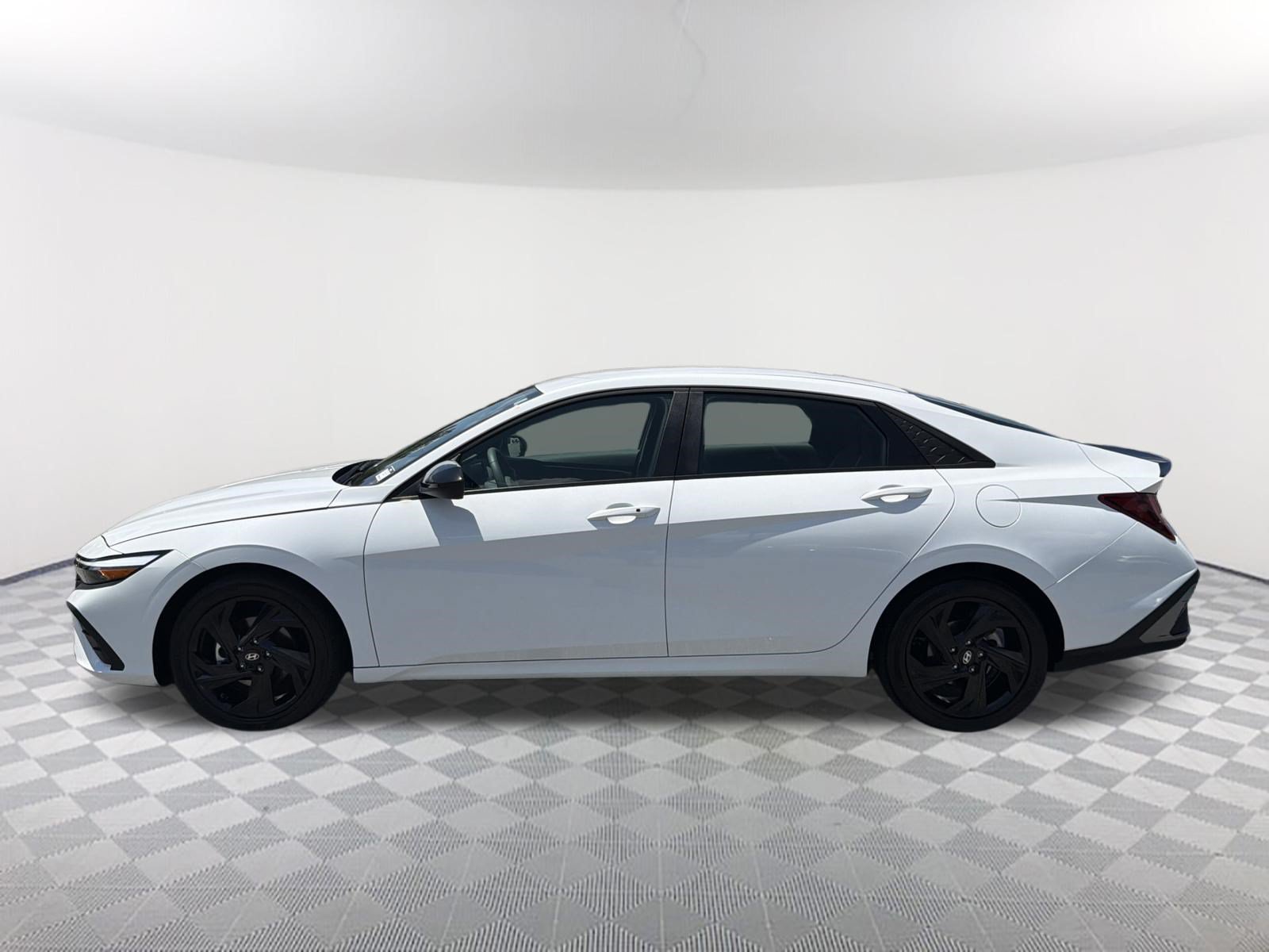 Used 2026 Hyundai Elantra Sport FWD image 12