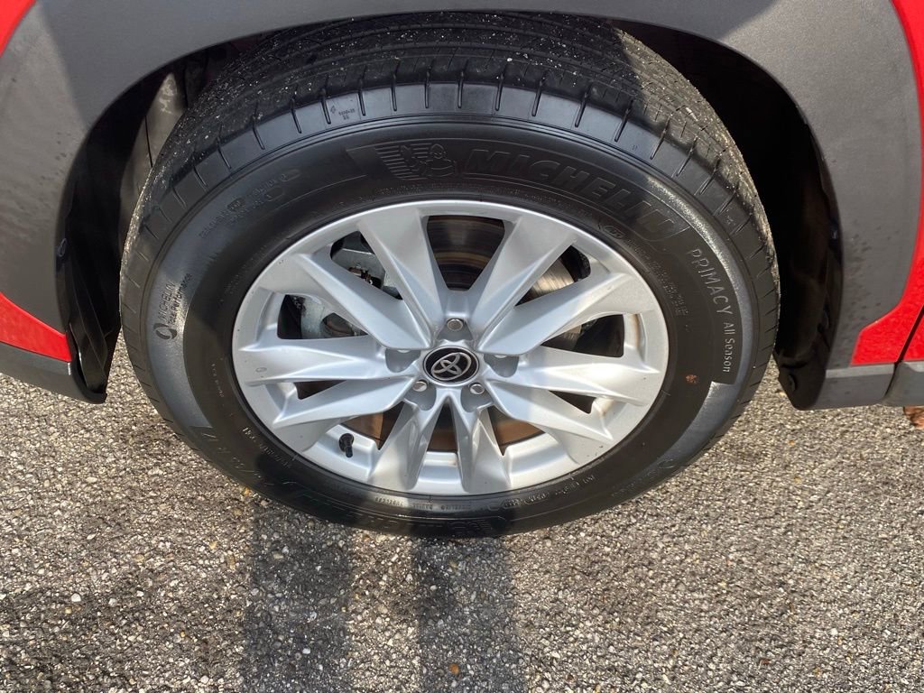 Used 2022 Toyota Corolla Cross LE image 20