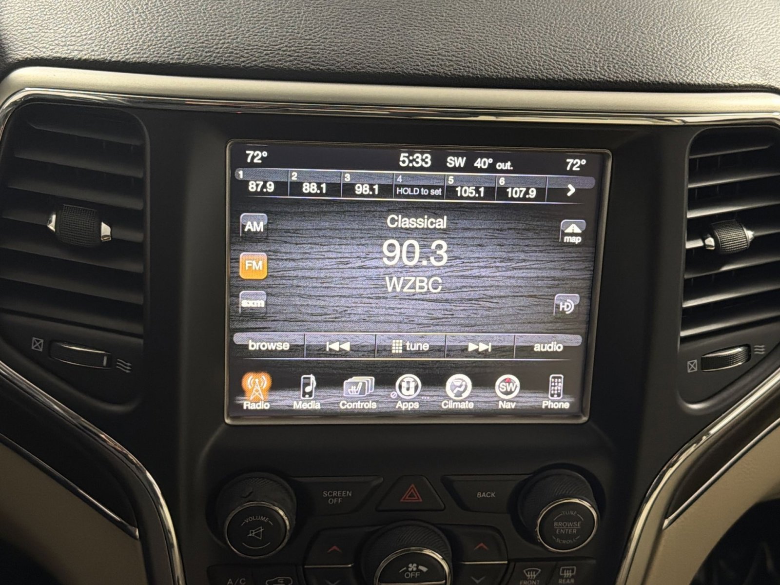 Used 2017 Jeep Grand Cherokee Limited image 18