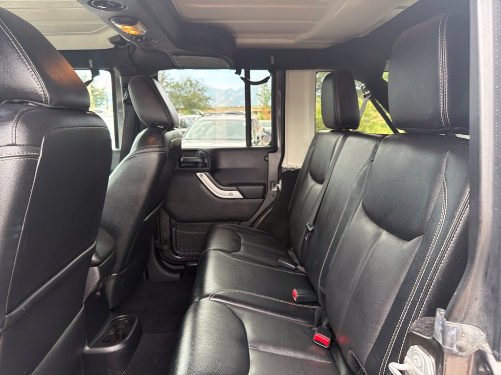 Used 2016 Jeep Wrangler Unlimited Sahara w/ Connectivity Group AWD/4WD image 18
