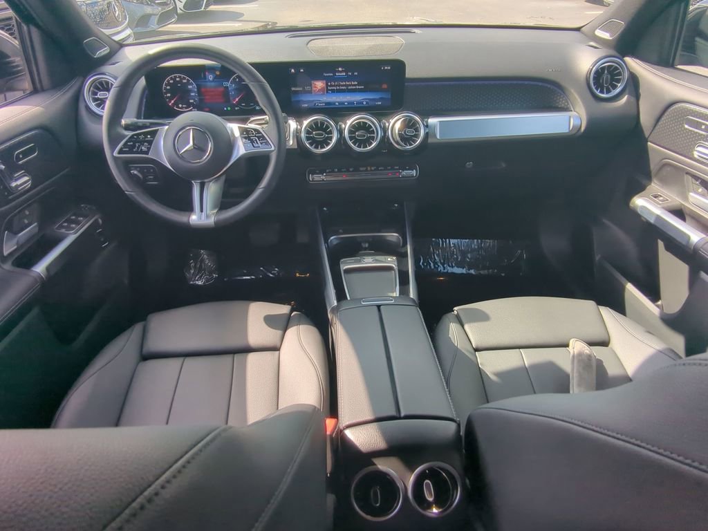 Used 2024 Mercedes-Benz GLB 250 4MATIC image 2