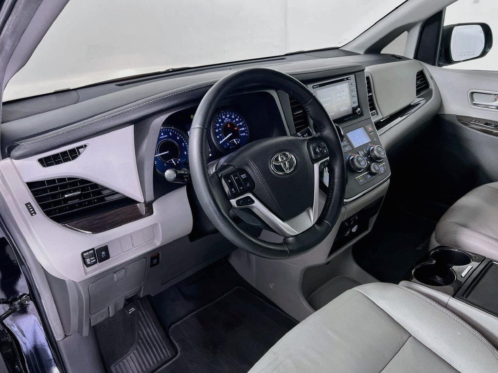 Used 2019 Toyota Sienna XLE FWD image 9