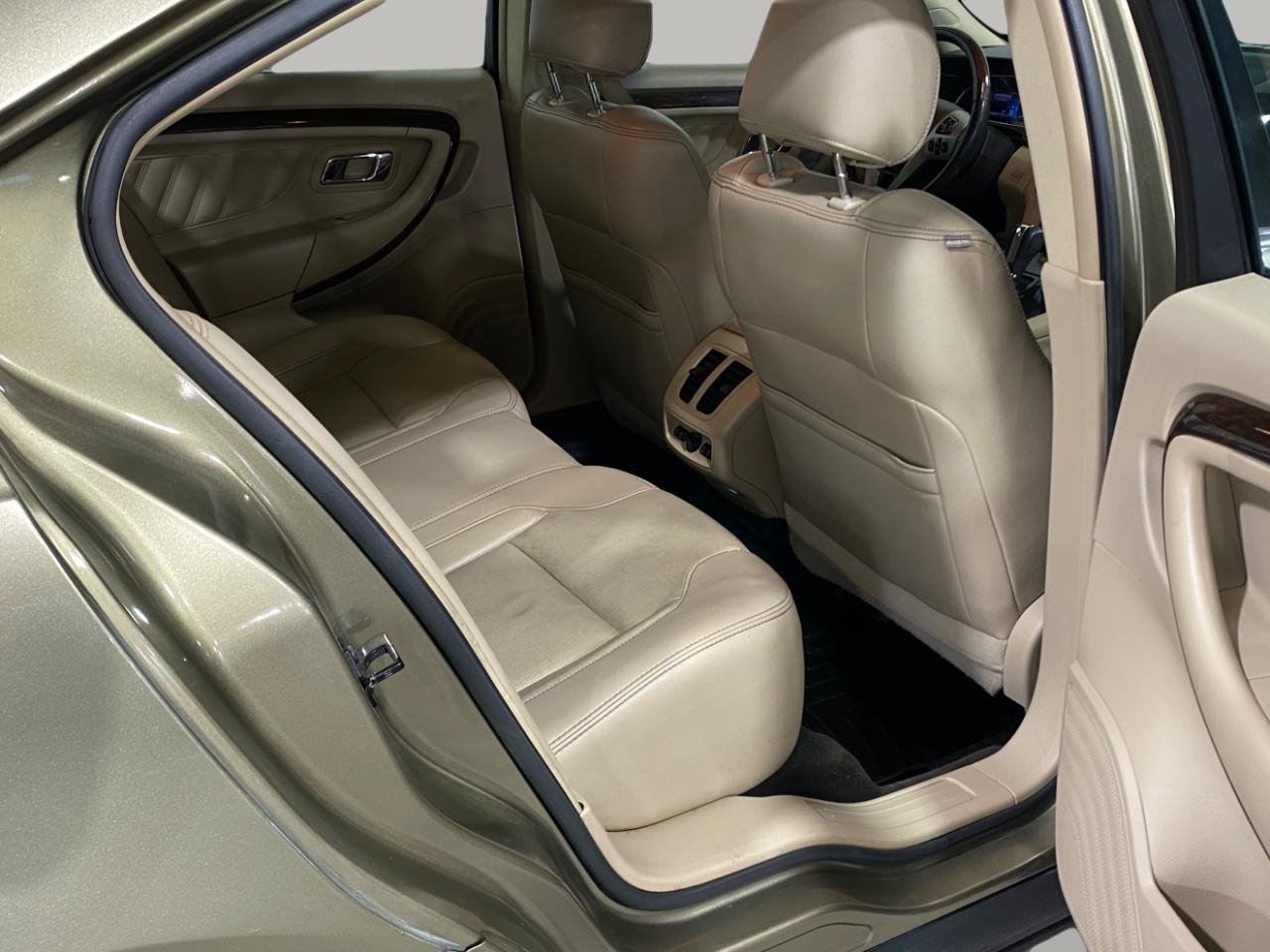 Used 2013 Ford Taurus Limited FWD image 28