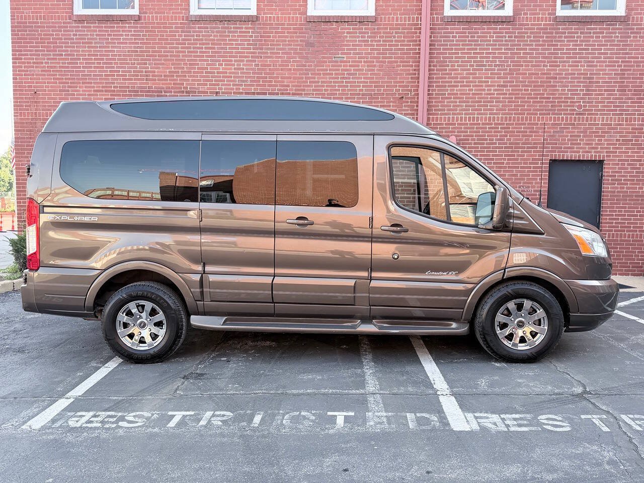 Used 2016 Ford Transit 150 XLT RWD image 8