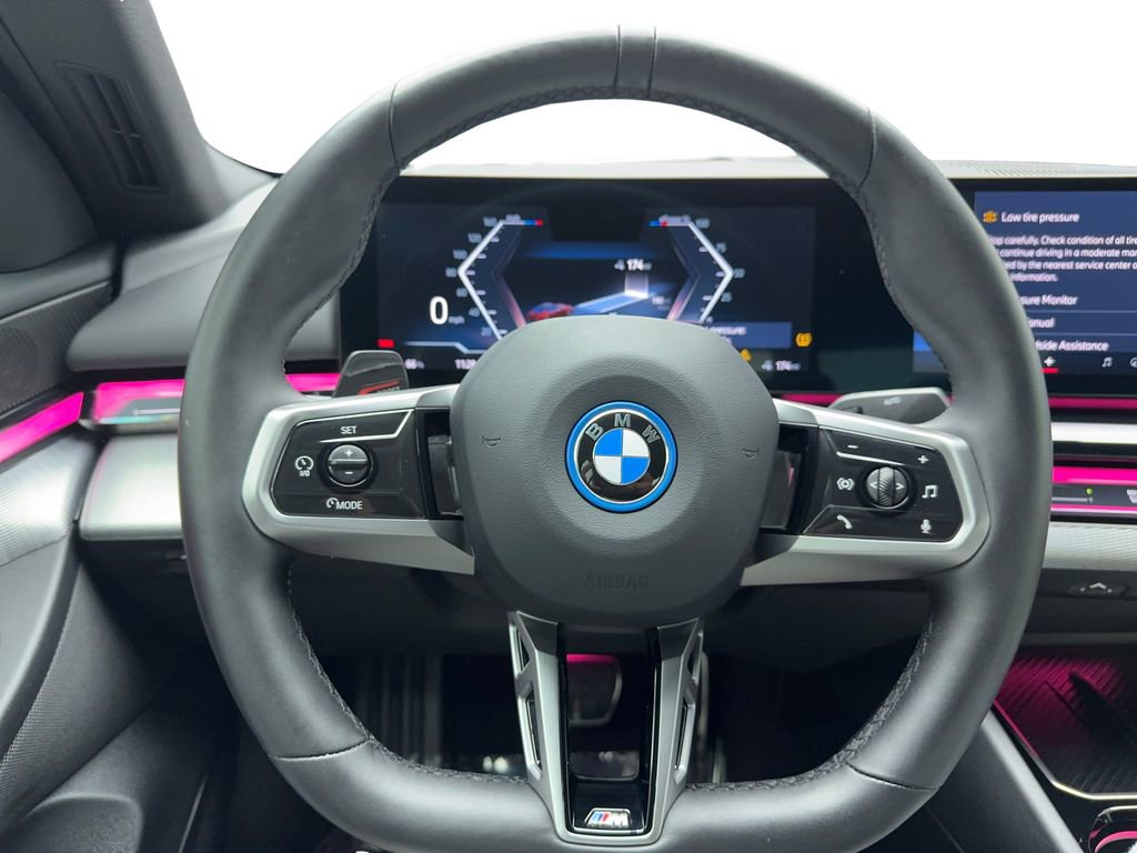 Used 2025 BMW i5 eDrive40i w/ M Sport Package RWD image 17
