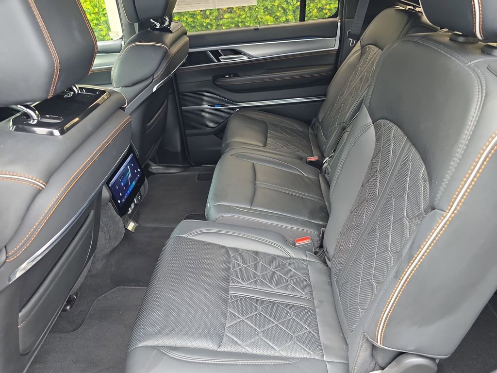 Used 2023 Jeep Grand Wagoneer Series III image 15