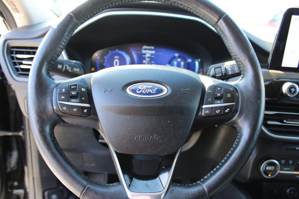 Used 2020 Ford Escape Titanium image 13