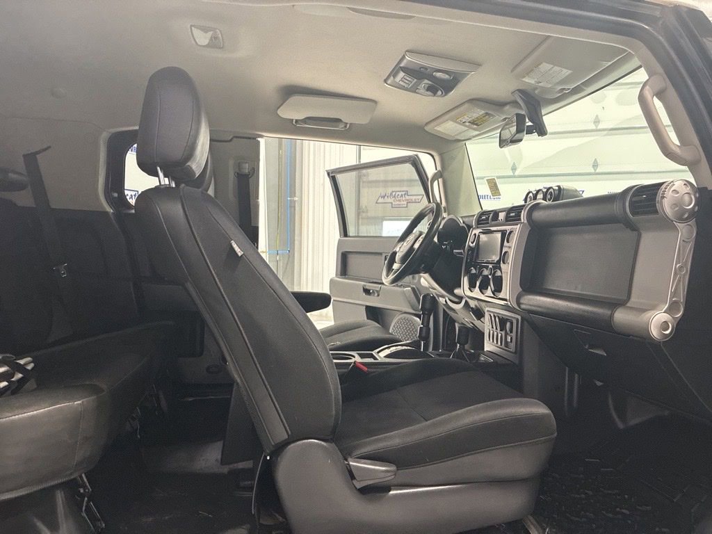 Used 2014 Toyota FJ Cruiser 4WD w/ Convenience Package image 26