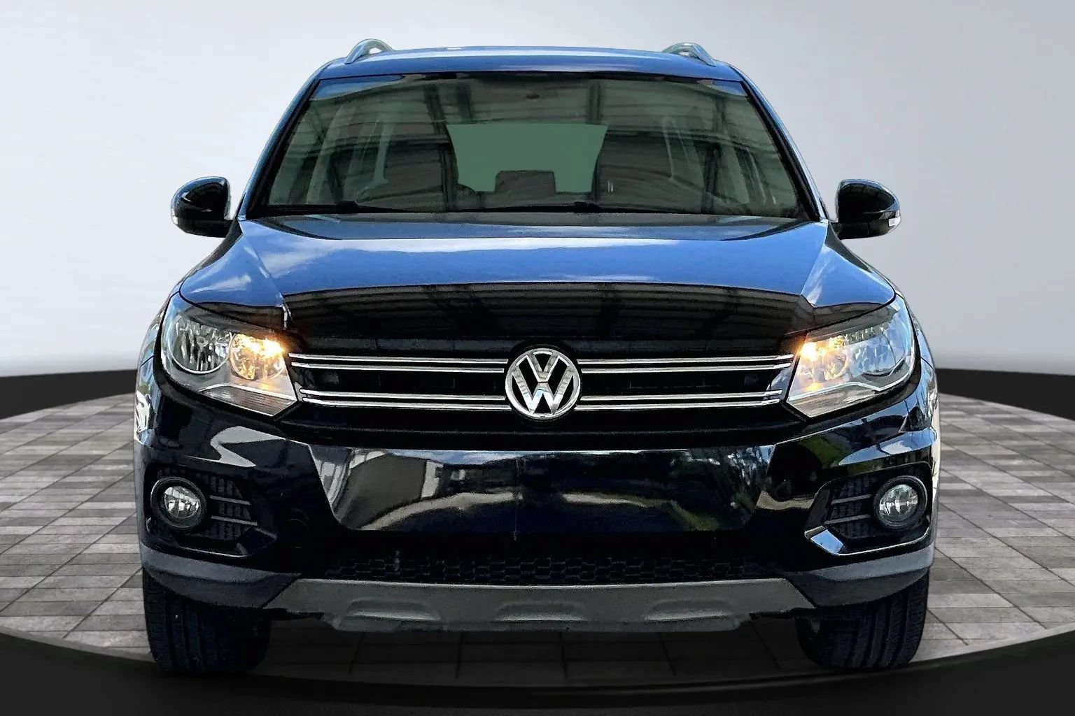 Used 2014 Volkswagen Tiguan SE FWD image 2