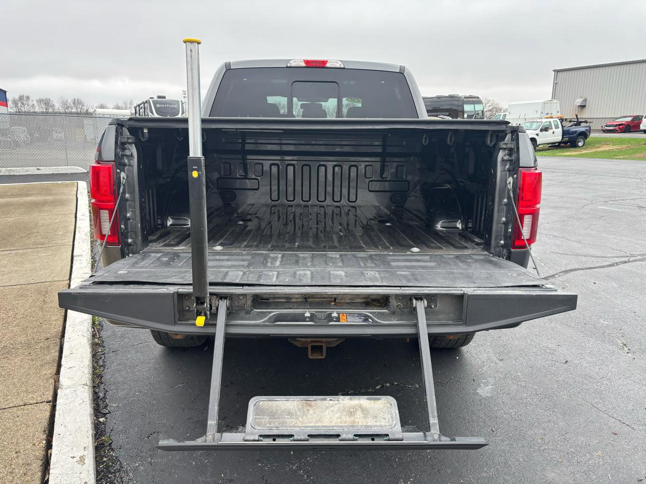 Used 2019 Ford F150 Lariat image 12