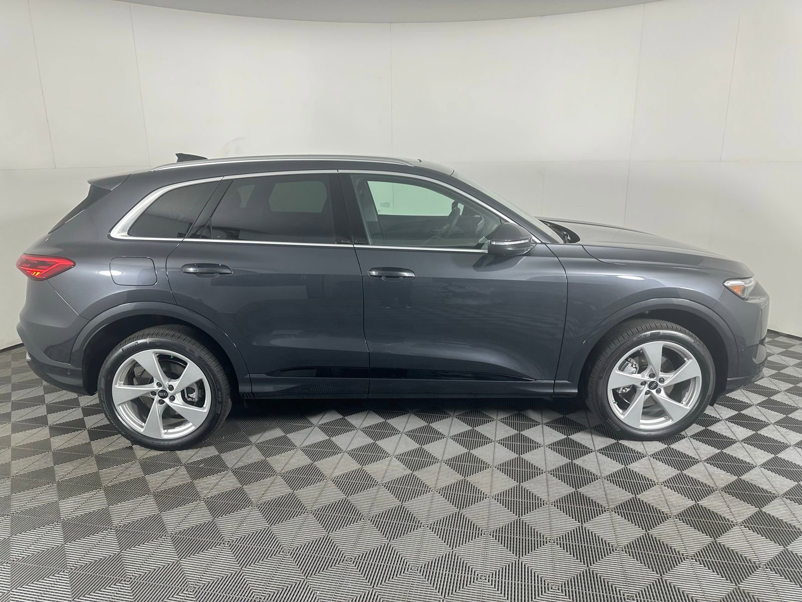 Certified 2025 Audi Q5 Premium w/ Premium Plus AWD/4WD image 8