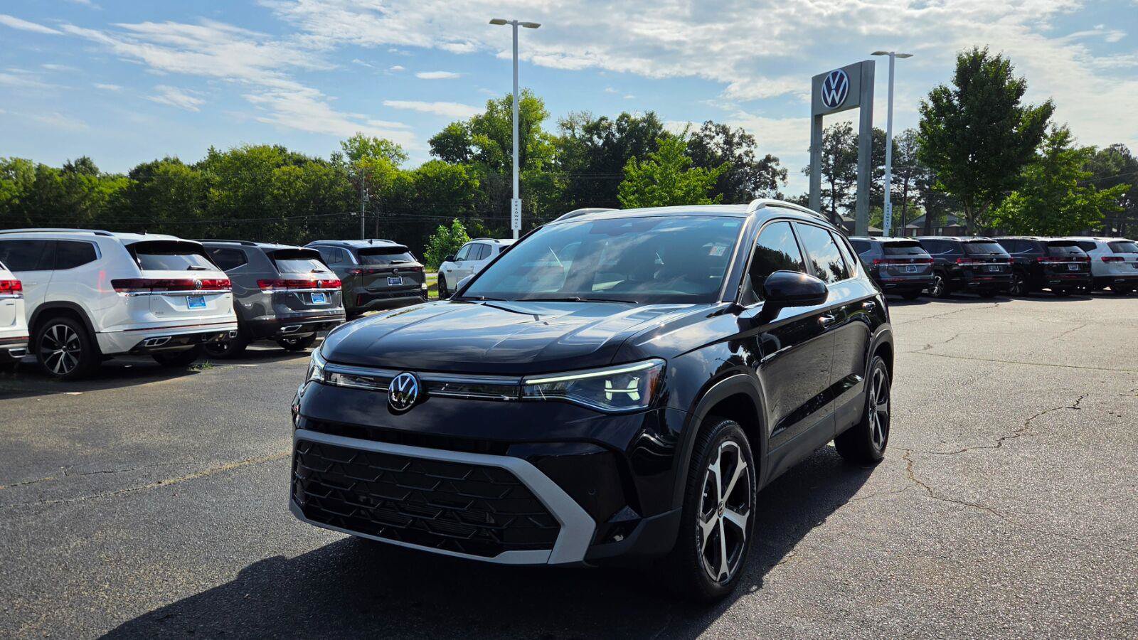 Used 2025 Volkswagen Taos SEL AWD/4WD image 9